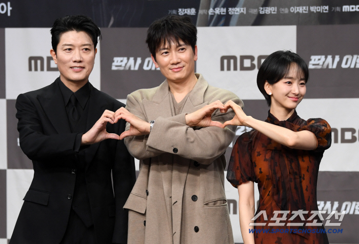 [포토] 박희순-지성-원진아, 다정하게 하트
