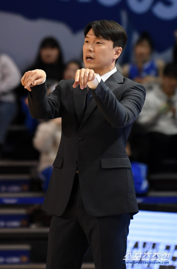 [포토] 김효범 감독, 작전