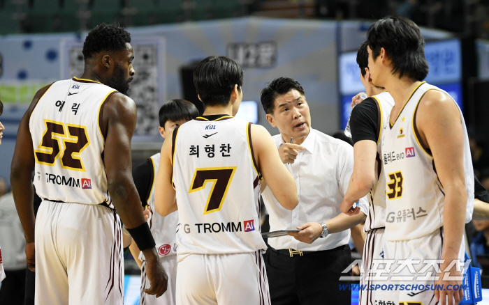 [포토] LG 조상현 감독, 작전 타임