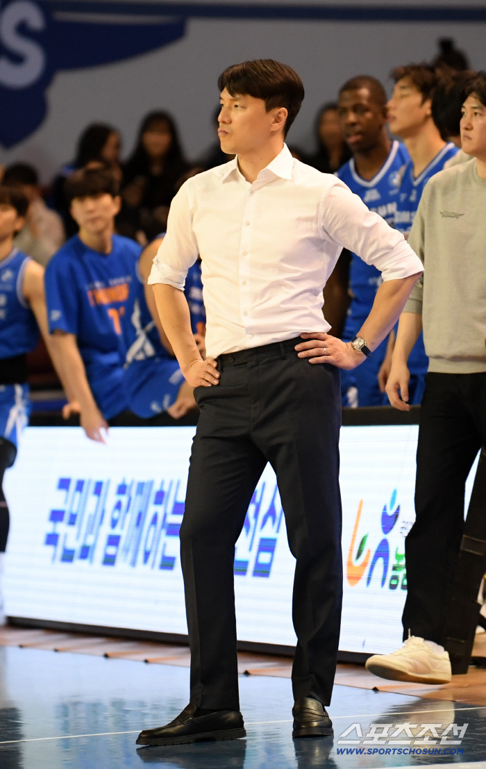 [포토] 충격 6연패 삼성 김효범 감독