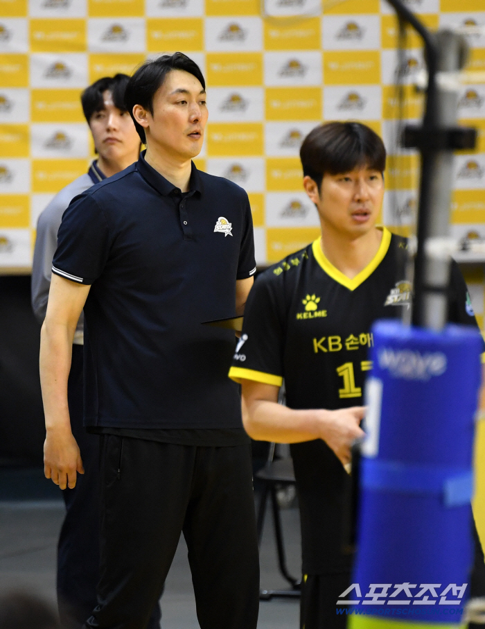 [포토] 생각에 잠긴 하현용 KB손해보험 감독대행