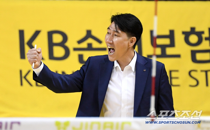 [포토] 권영민 감독, 환호