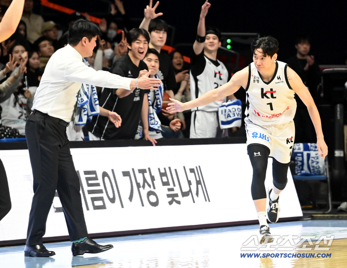 [포토] 문경은 감독, 한희원 3득점 좋아!