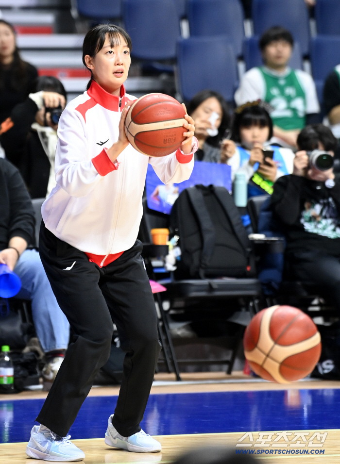 [포토] 3점슛 시도하는 신지현