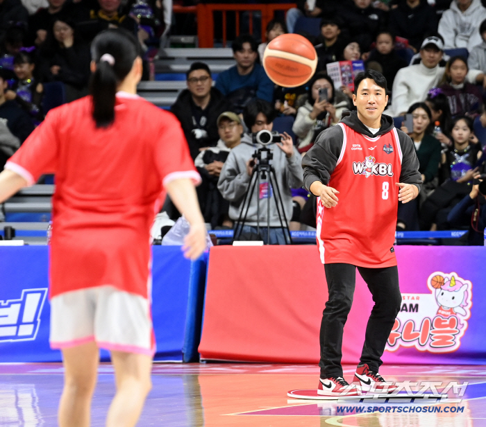 [포토] 전준우, 이소희와 함께 2 BALL 챌린지