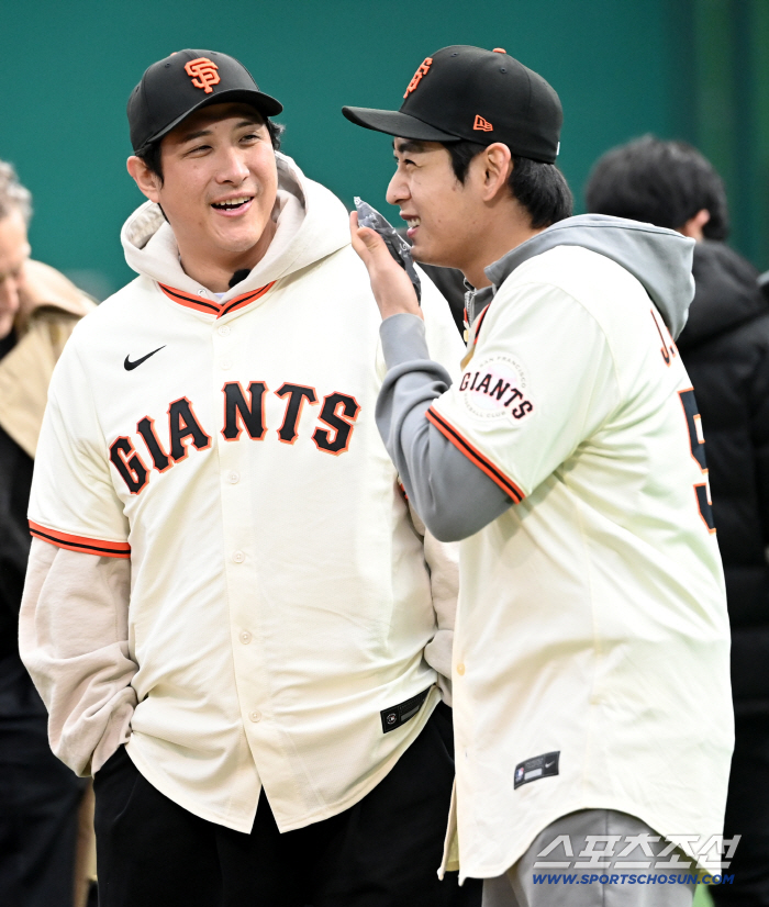 [포토] 이야기 나누는 황재균과 이정후