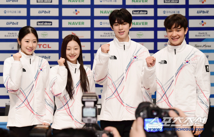 [포토] 이해인-신지아-차준환-김현겸 밀라도 피겨 파이팅