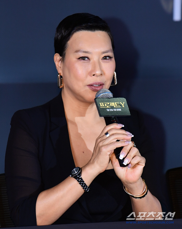 [포토] 정영주 머리 짧게 자르고 새로운 연기 변신