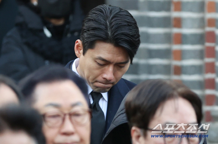 [포토] 故안성기 발인 참석한 배우 현빈