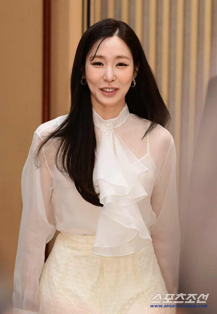 [포토] 티파니 예비 신부의 설레는 미소