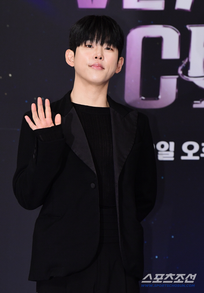 [포토] 폴킴 잘생긴 눈빛 인사