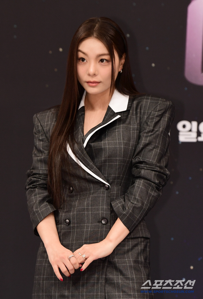 [포토] 에일리 무서운 선생님 눈빛