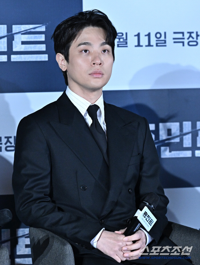 [포토] 박정민 깔끔하게 수트 선보이며