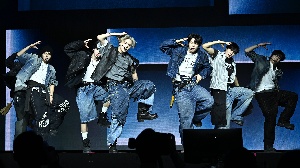 알파드라이브원, 파워 넘치는 데뷔 무대