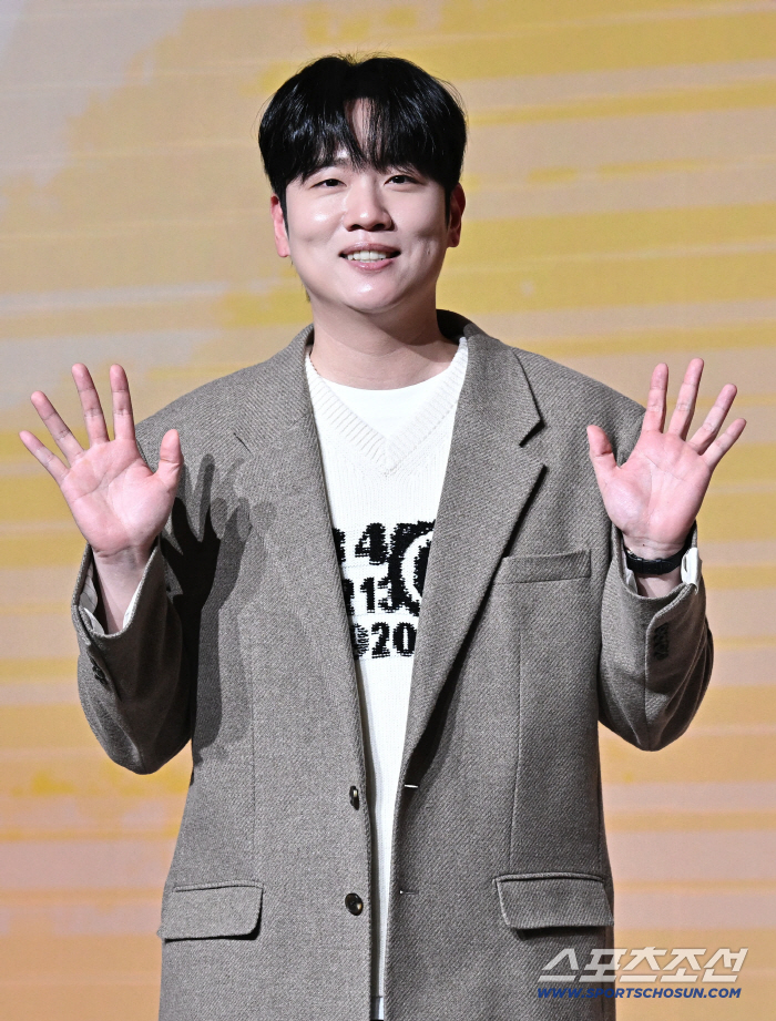 [포토] 한해 다정한 눈빛으로 손인사