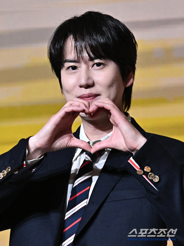 [포토] 규현 솔로지옥5 하트 선물