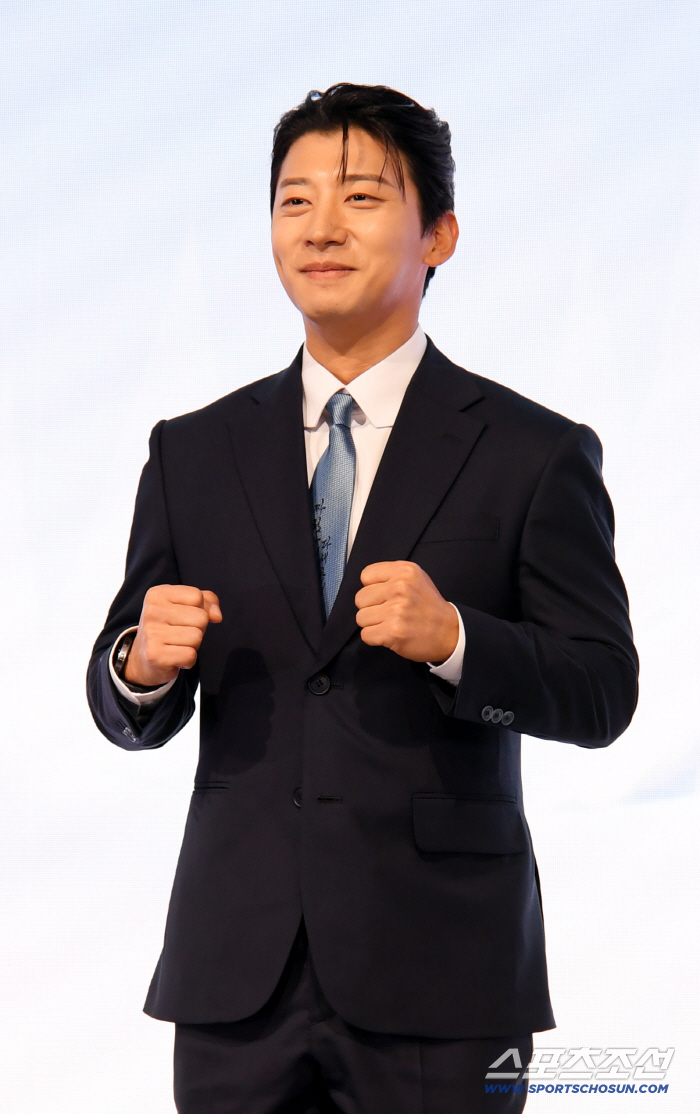 [포토] 곽윤기 해설위원, 힘차게
