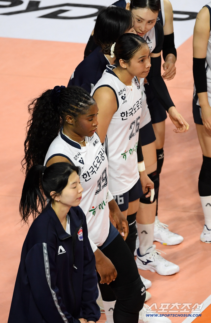 [포토] 흥국생명에 패한 1위 도로공사