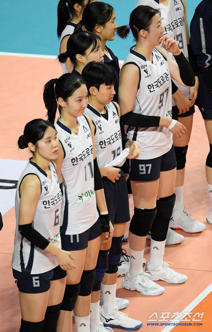 [포토] 흥국생명에 패한 1위 도로공사