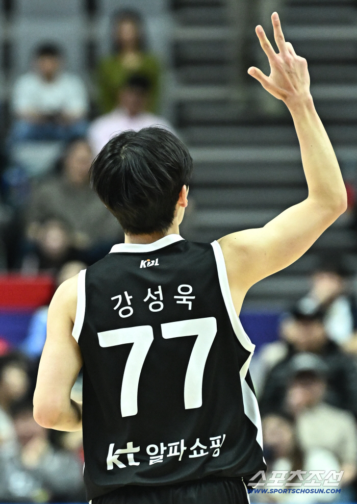 [포토] 강성욱 기분 좋은 3점슛 성공