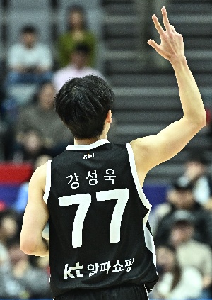 강성욱, 기분 좋은 3점슛 성공