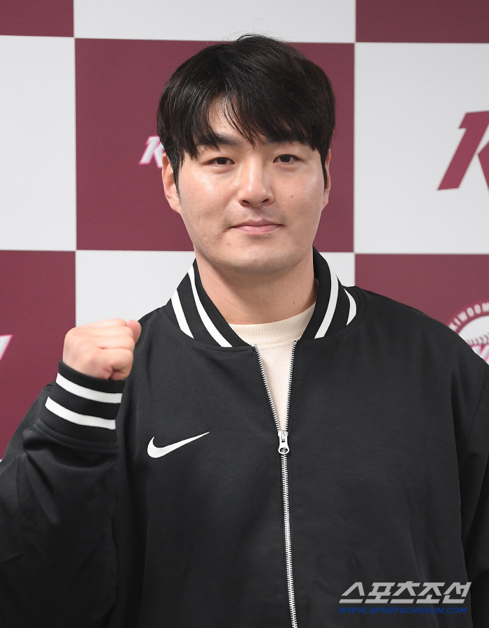 [포토] 친정 팀 코치로 돌아온 박병호의 각오