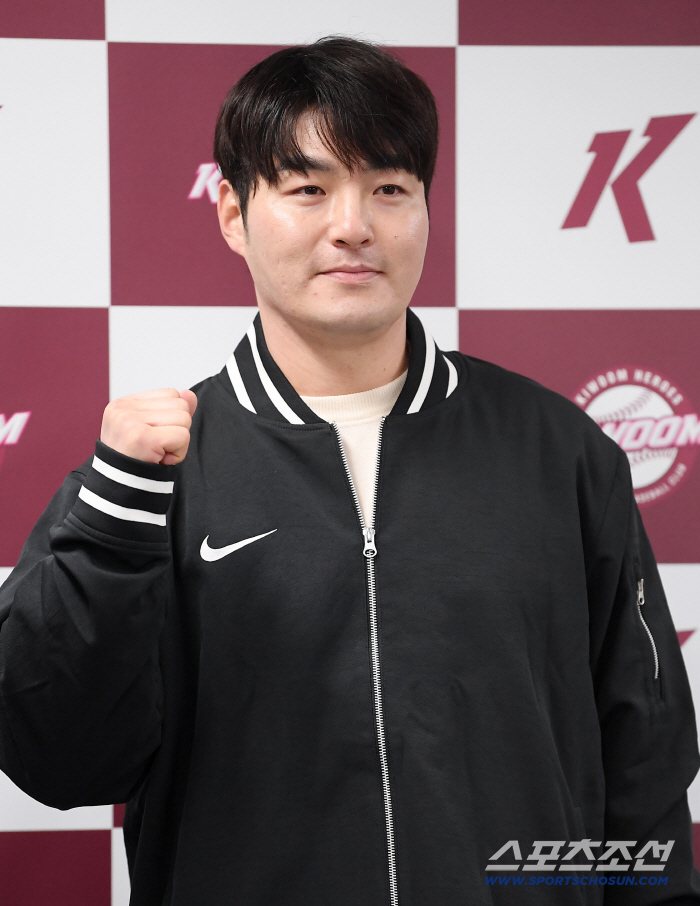 [포토] 친정 팀에서 잔류군 코치 시작하는 박병호