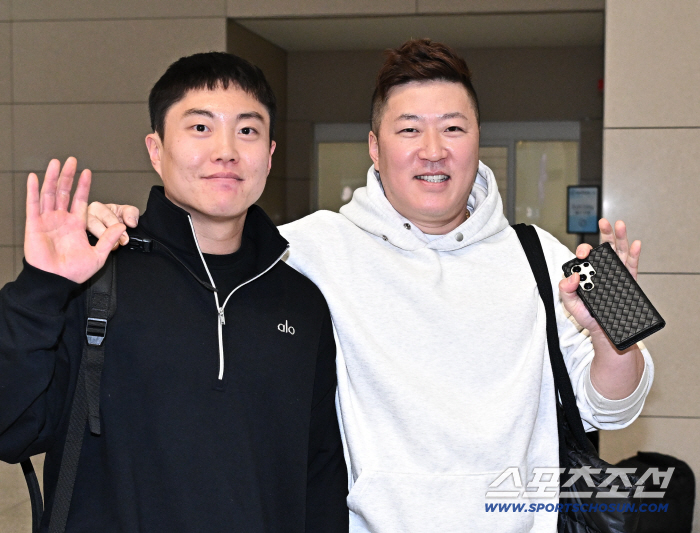 [포토] 류지혁-최형우 1차 캠프 괌으로 떠나요