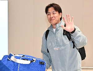 강민호, 밝은 표정으로 캠프 출국합니다