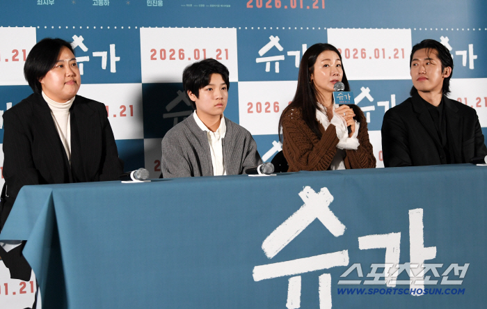 [포토] 최신춘 감독-고동하-최지우-민진웅, 가슴 따뜻한 영화