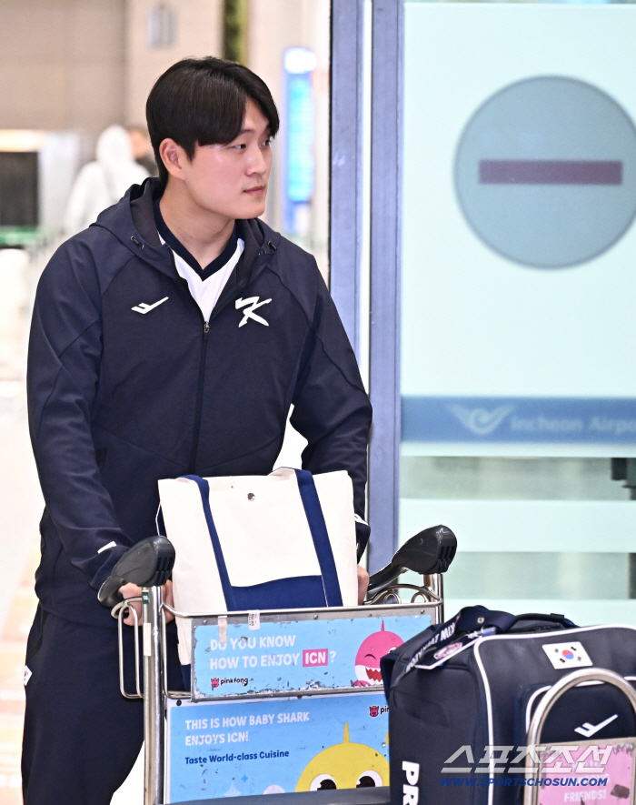 [포토] 김택연 대표팀 훈련 마치고 귀국합니다