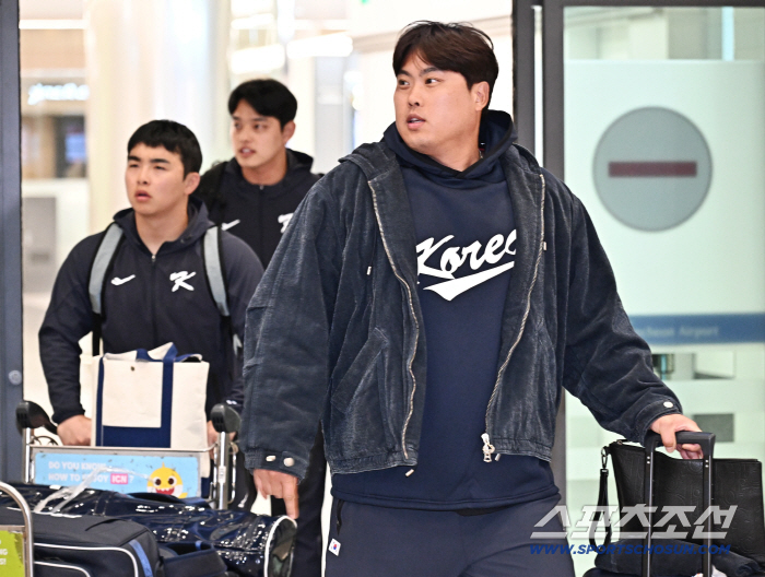 [포토] 류현진 문현빈, 문동주와 함께 귀국