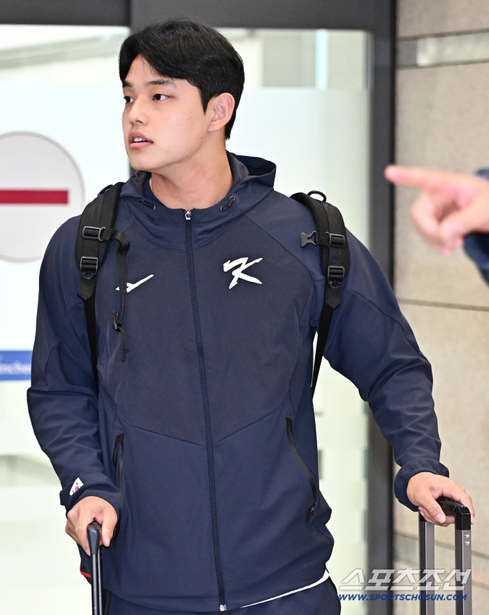 [포토] 문동주 야구대표팀 훈련 마치고 귀국