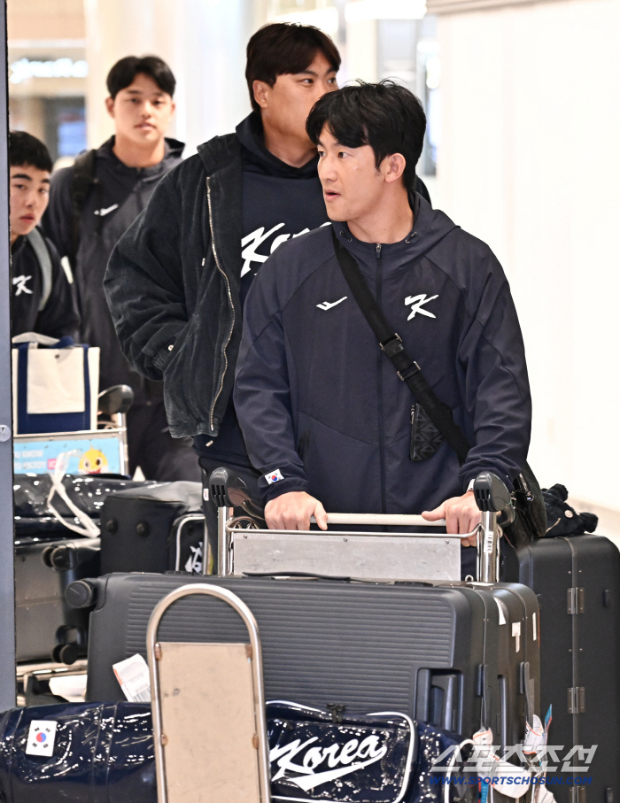 [포토] 문현빈-문동주-류현진-최재훈 대표팀 훈련 마치고 귀국