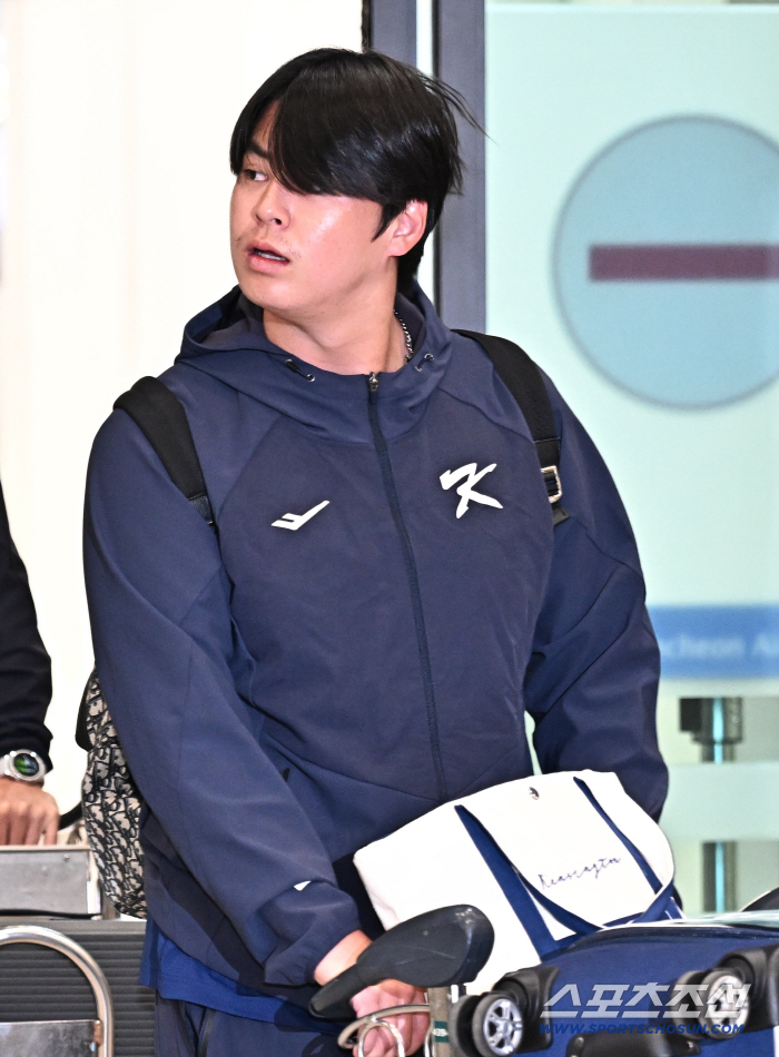 [포토] 노시환 야구대표팀과 함께 귀국