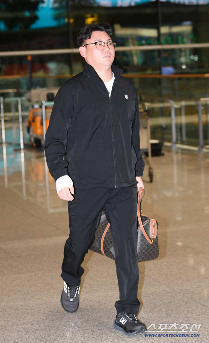 [포토] 장성우, 캠프 전날 계약 마치고 출국