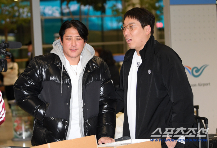 [포토] 깜짝 손님 황재균-이적생 김현수, 다정하게