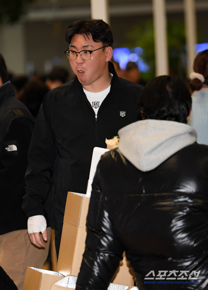 [포토] 장성우, KT 위즈 캠프 떠나요