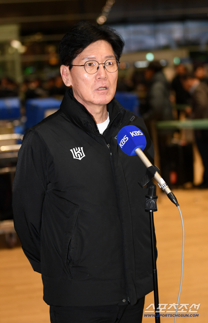 [포토] 이강철 감독, 출국 전 인터뷰