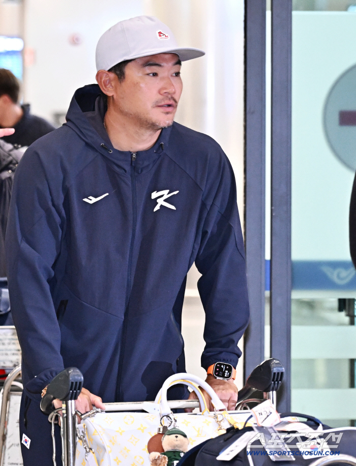 [포토] 노경은 야구대표팀 훈련 마치고 귀국