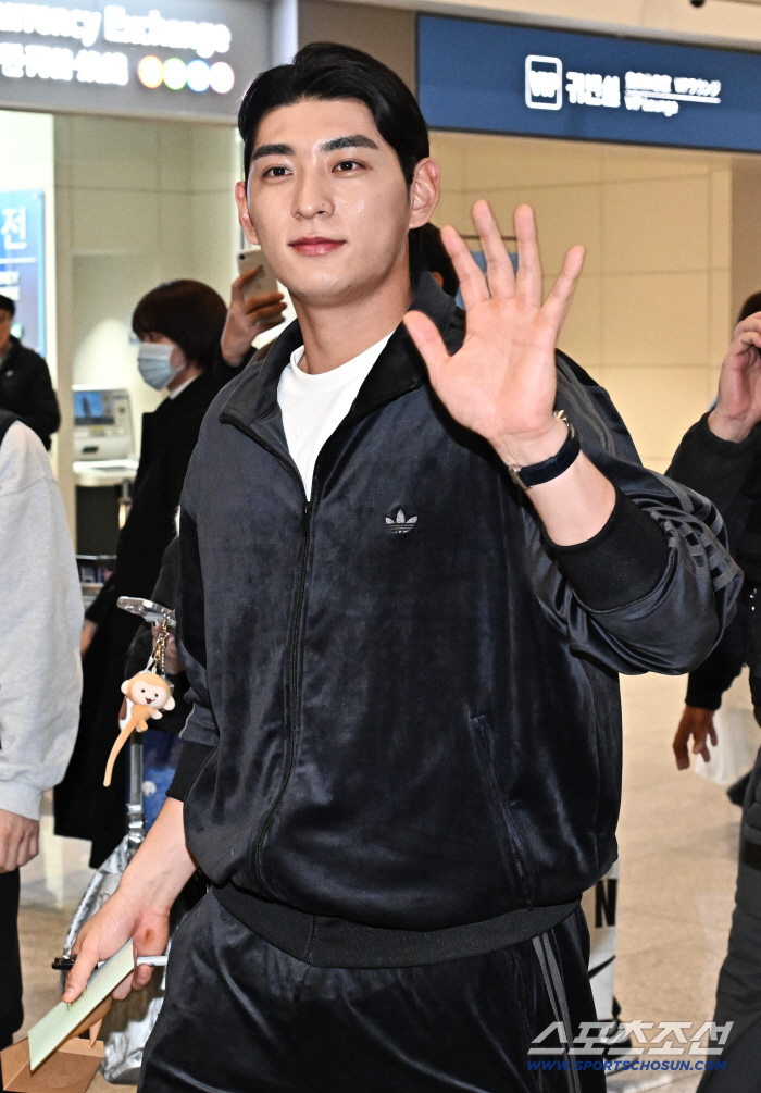 [포토] 이정후 팬들 응원 속 미국으로 출국