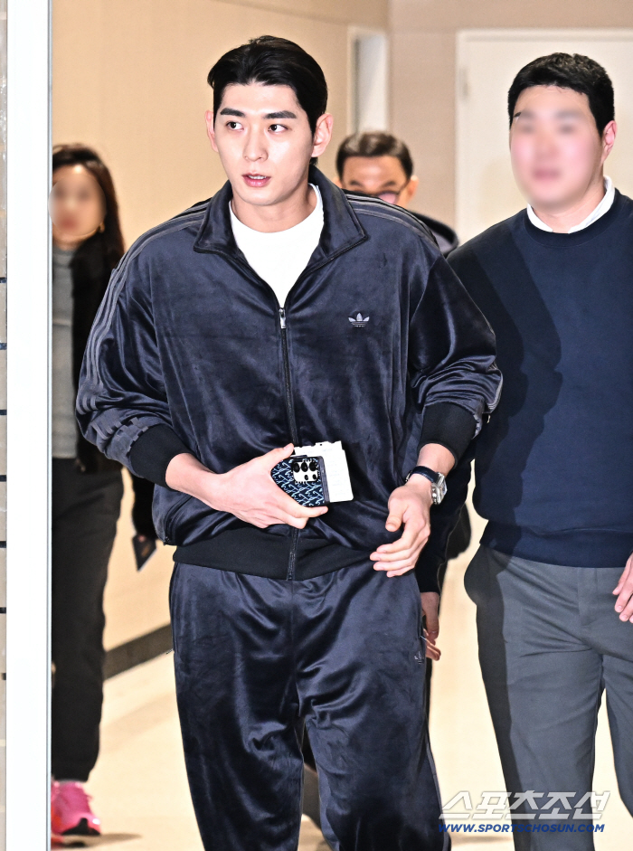 [포토] 이정후 편안한 복장으로 출국 준비