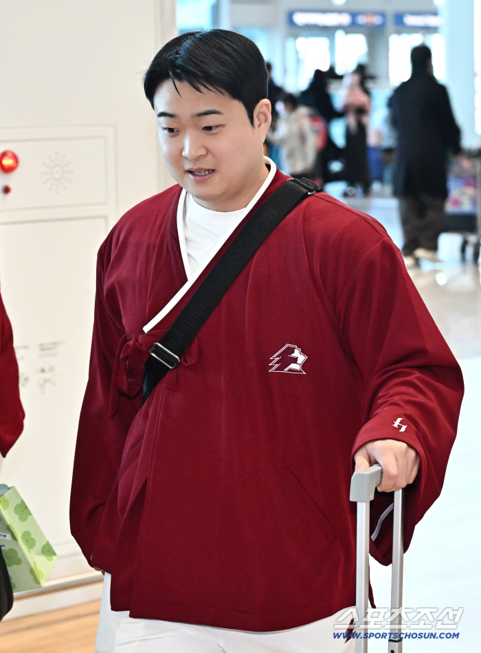 [포토] 김재웅 설레는 캠프 훈련 떠나요