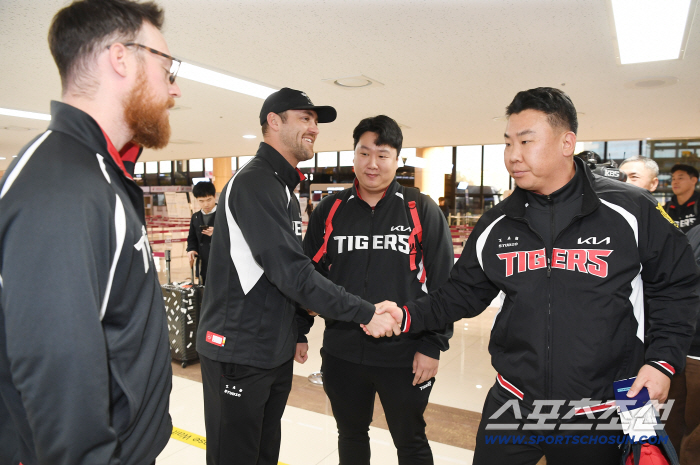 [포토] 이범호 감독 네일 올해도 잘 부탁해