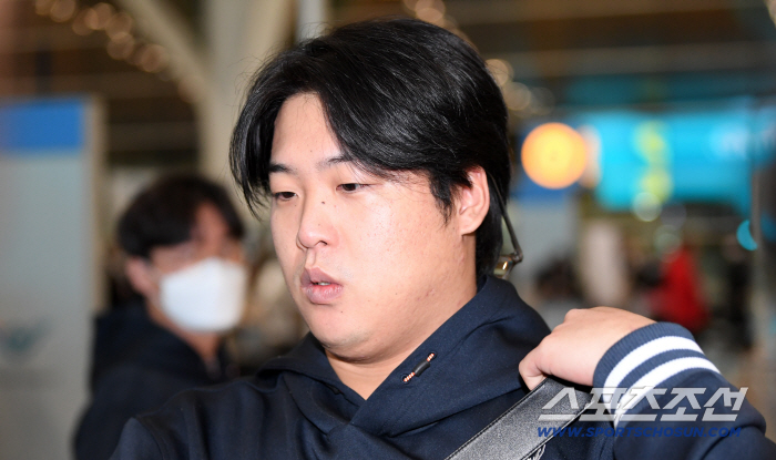 [포토] 출국 전 인터뷰하는 한화 강백호