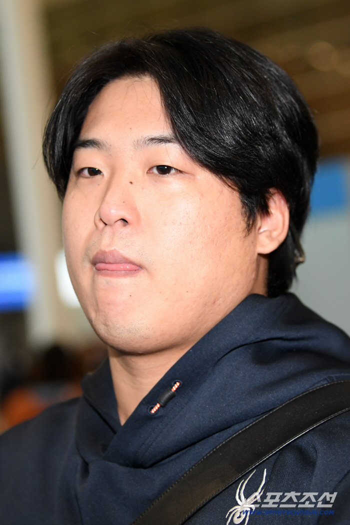 [포토] 출국 전 인터뷰하는 한화 강백호