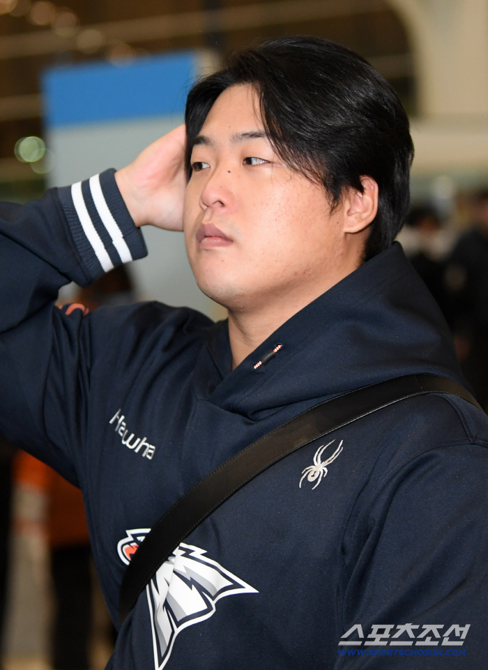 [포토] 출국 전 인터뷰하는 한화 강백호