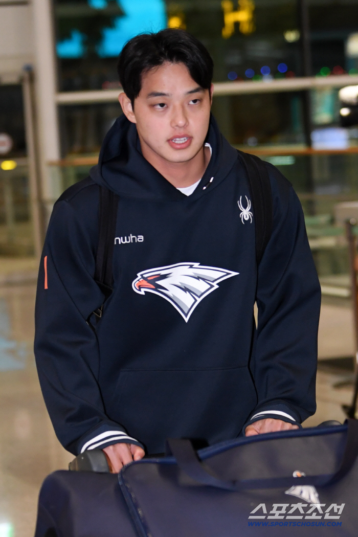 [포토] 문동주, 호주 캠프 향해