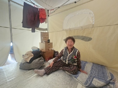 [르포] 40여일째 맨바닥 텐트생활…산불 이재민들, 끝나지 않는 고통
