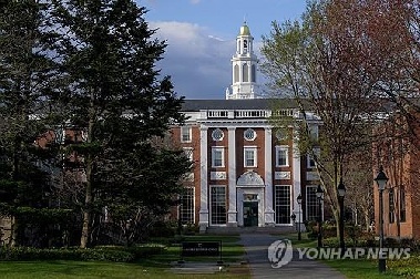 미 국토안보부 “하버드대 외국인학생 등록 인증 취소”